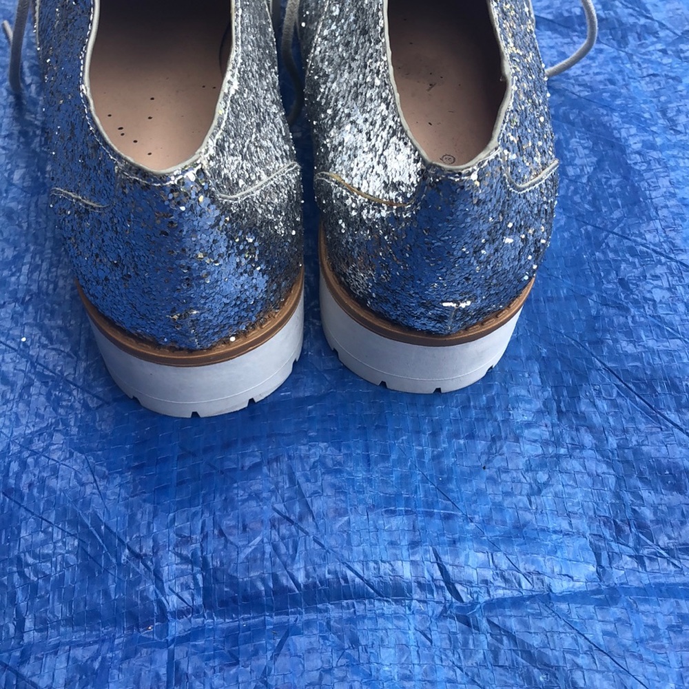 Shoes - Picture 3 of 4